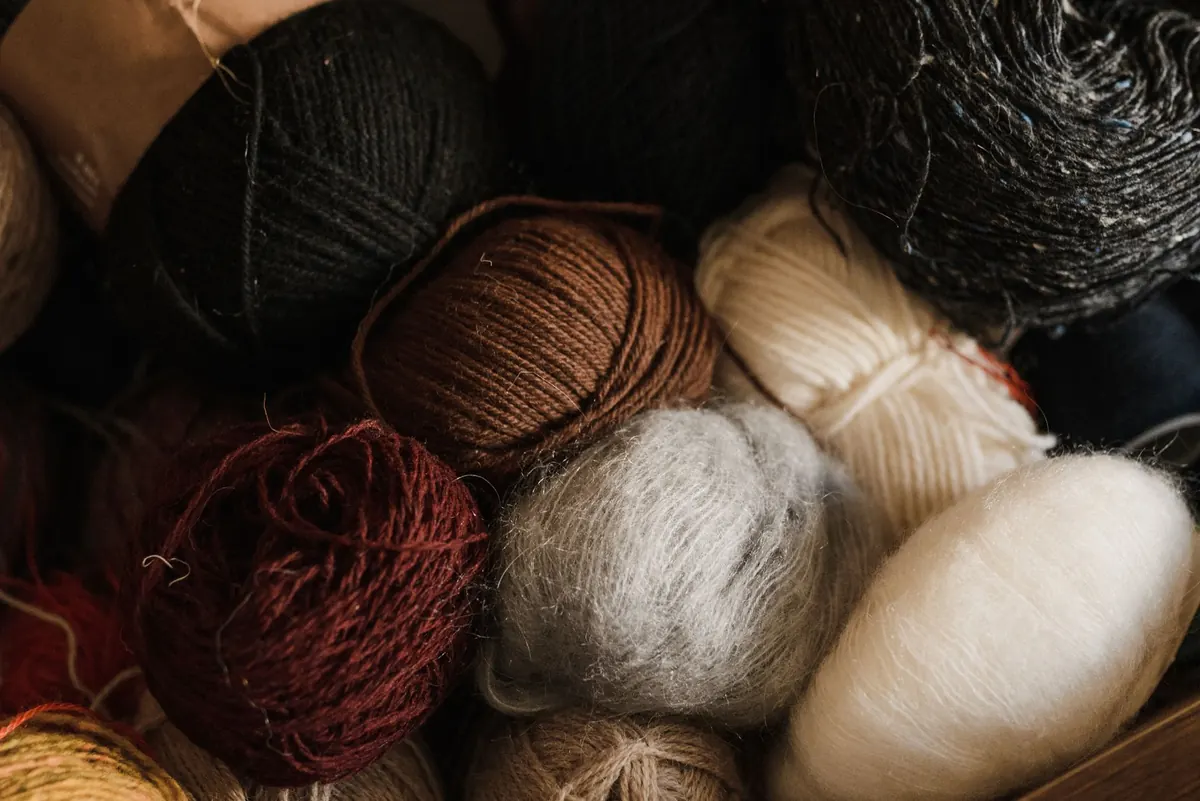 Knitwear 101: A Beginner's Guide to Yarn Weights and Gauges
